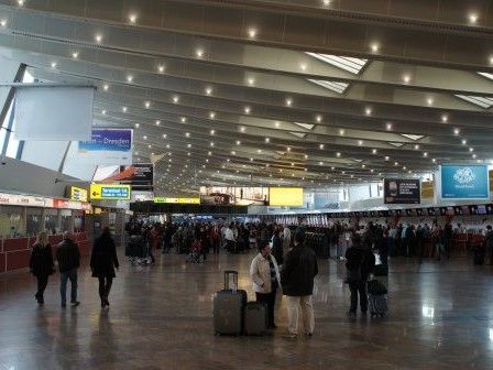 Unter anderem wird am Flughafen Wien-Schwechat über Ebola und MERS informiert Unter anderem wird am Flughafen Wien-Schwechat über Ebola und MERS informiert