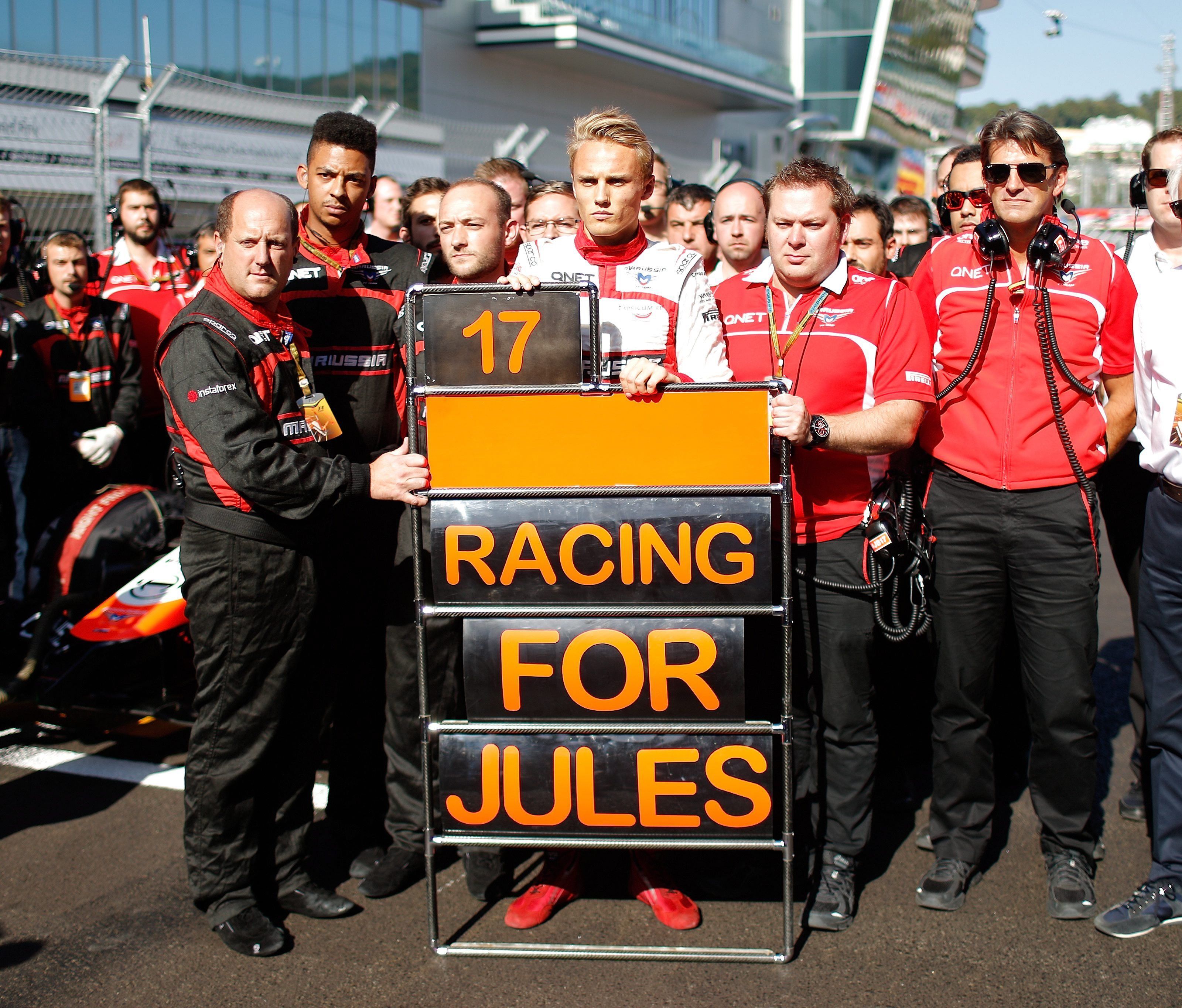 Die Formel-1-Teams zeigen ihre Anteilnahme am Unfall von Jules Bianchi. Die Formel-1-Teams zeigen ihre Anteilnahme am Unfall von Jules Bianchi.
