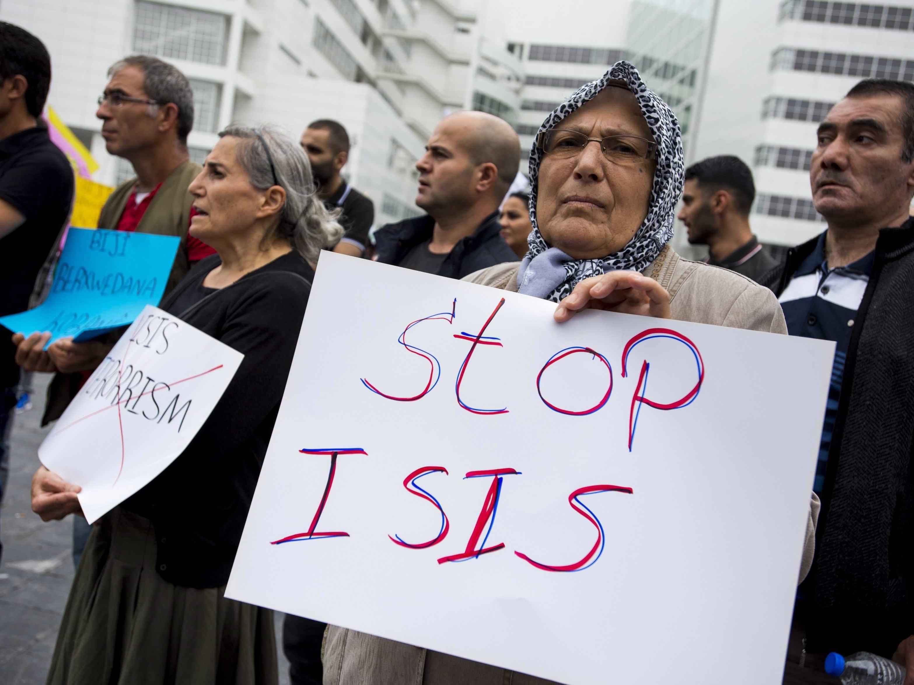 Weltweit wird gegen die Terrormiliz ISIS demonstriert.