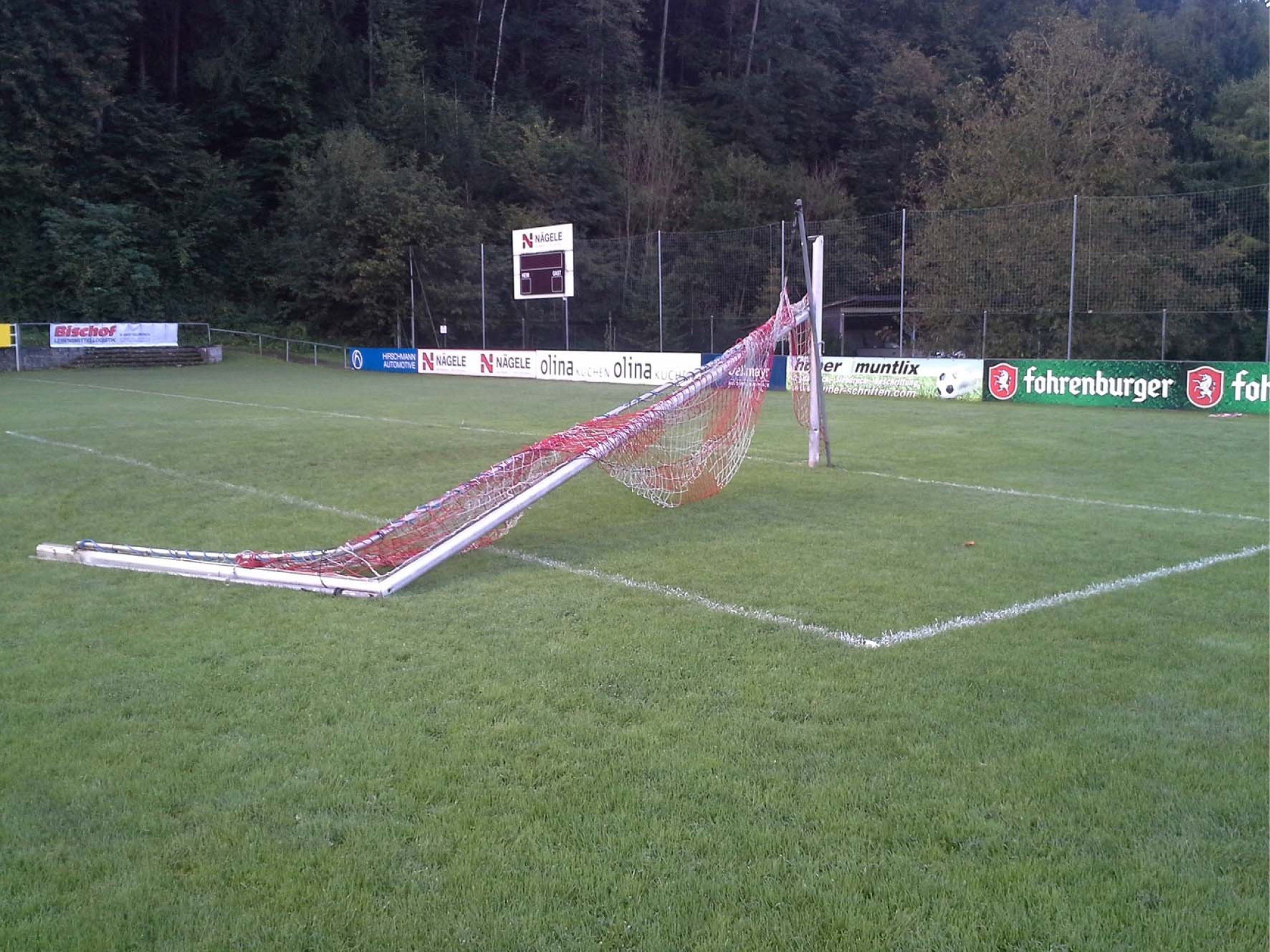 Das beschädigte Tor auf der Rankweiler Gastra Das beschädigte Tor auf der Rankweiler Gastra