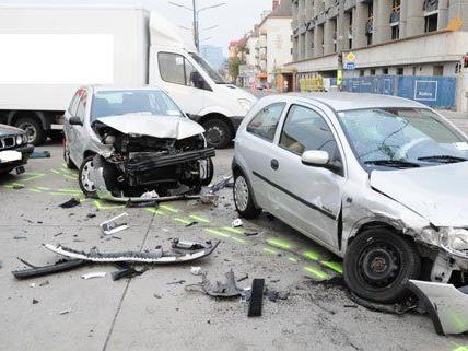 Wien-Favoriten: Unfall mit schwerem Sachschaden