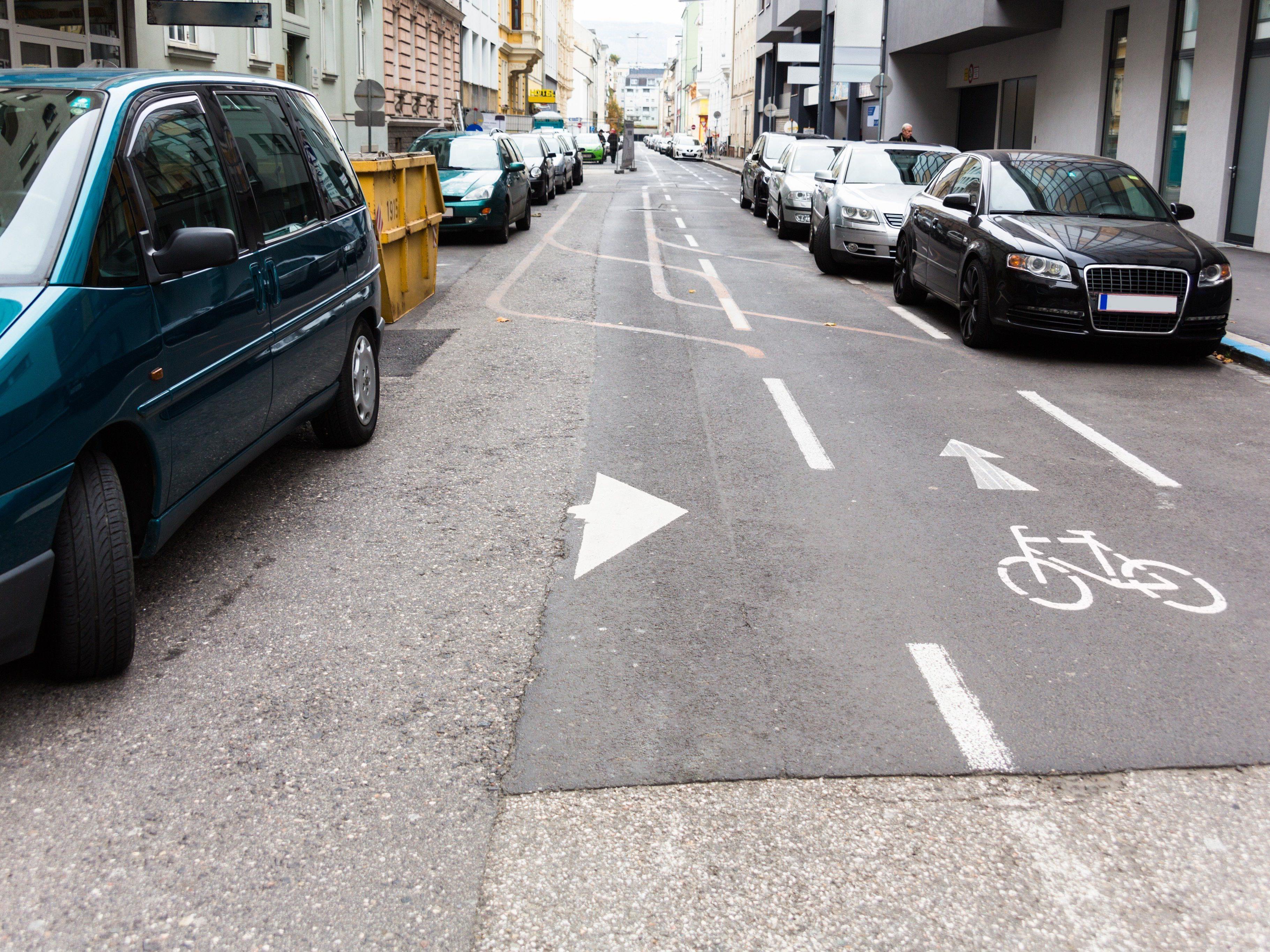 Autofahrer gegen Radfahrer gegen Fußgänger: Die Umgangsformen im Straßenverkehr werden laut einer KFV-Studie immer rauer.