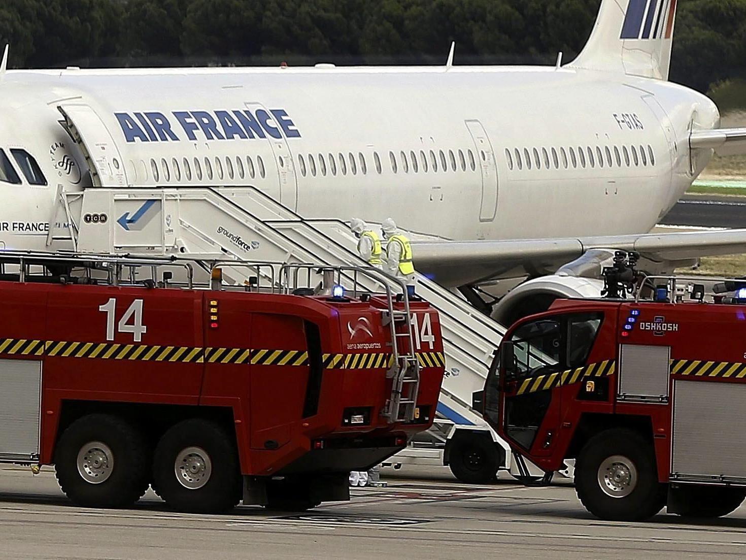 Reisender aus Nigeria "zitterte" - Air-France-Maschine unter Quarantäne.