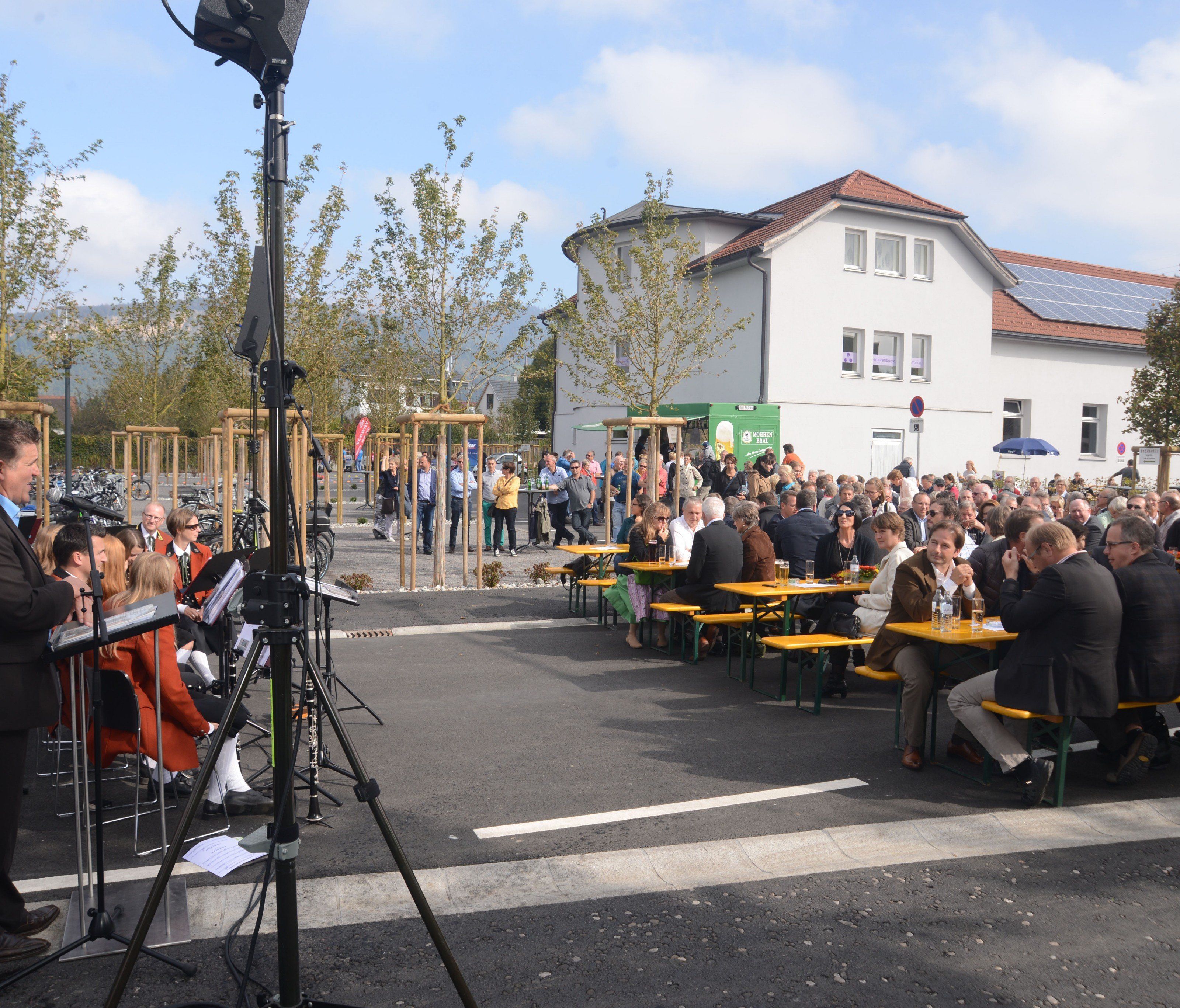 Bürgermeister Christian Natter eröffnete das Volksfest auf der Wälderstraße. Bürgermeister Christian Natter eröffnete das Volksfest auf der Wälderstraße.