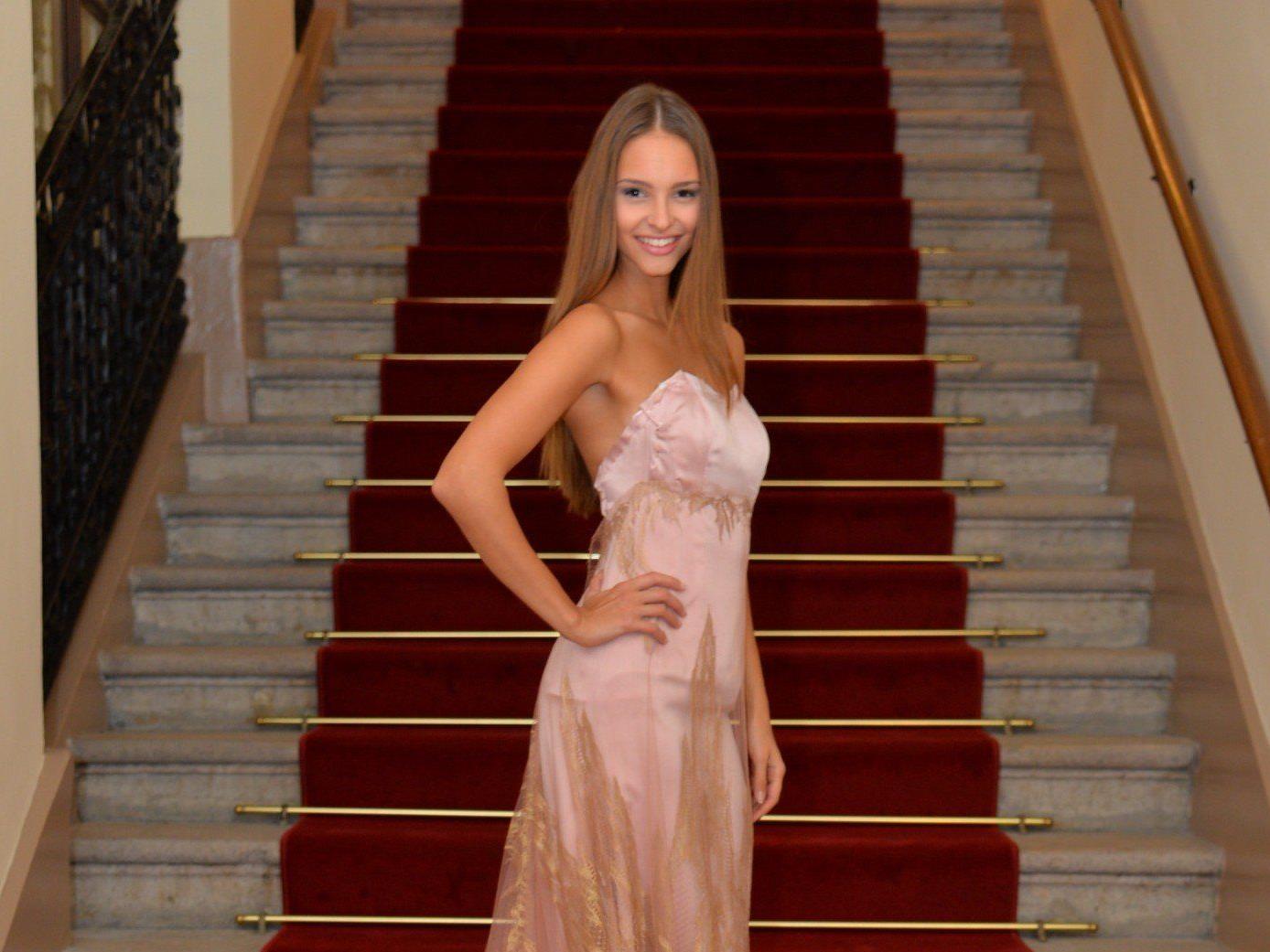 Miss Austria Julia Furdea bereitet sich auf die Miss World Wahl 2014 vor.