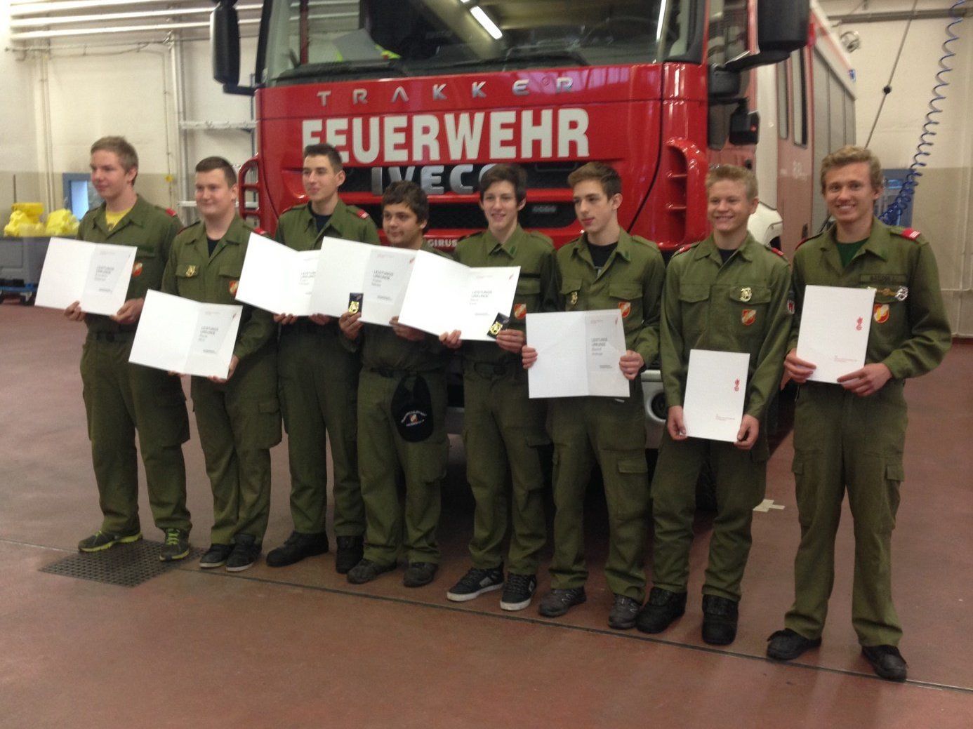Feuerwehrjugendleistungsabzeichen in Gold. Feuerwehrjugendleistungsabzeichen in Gold.