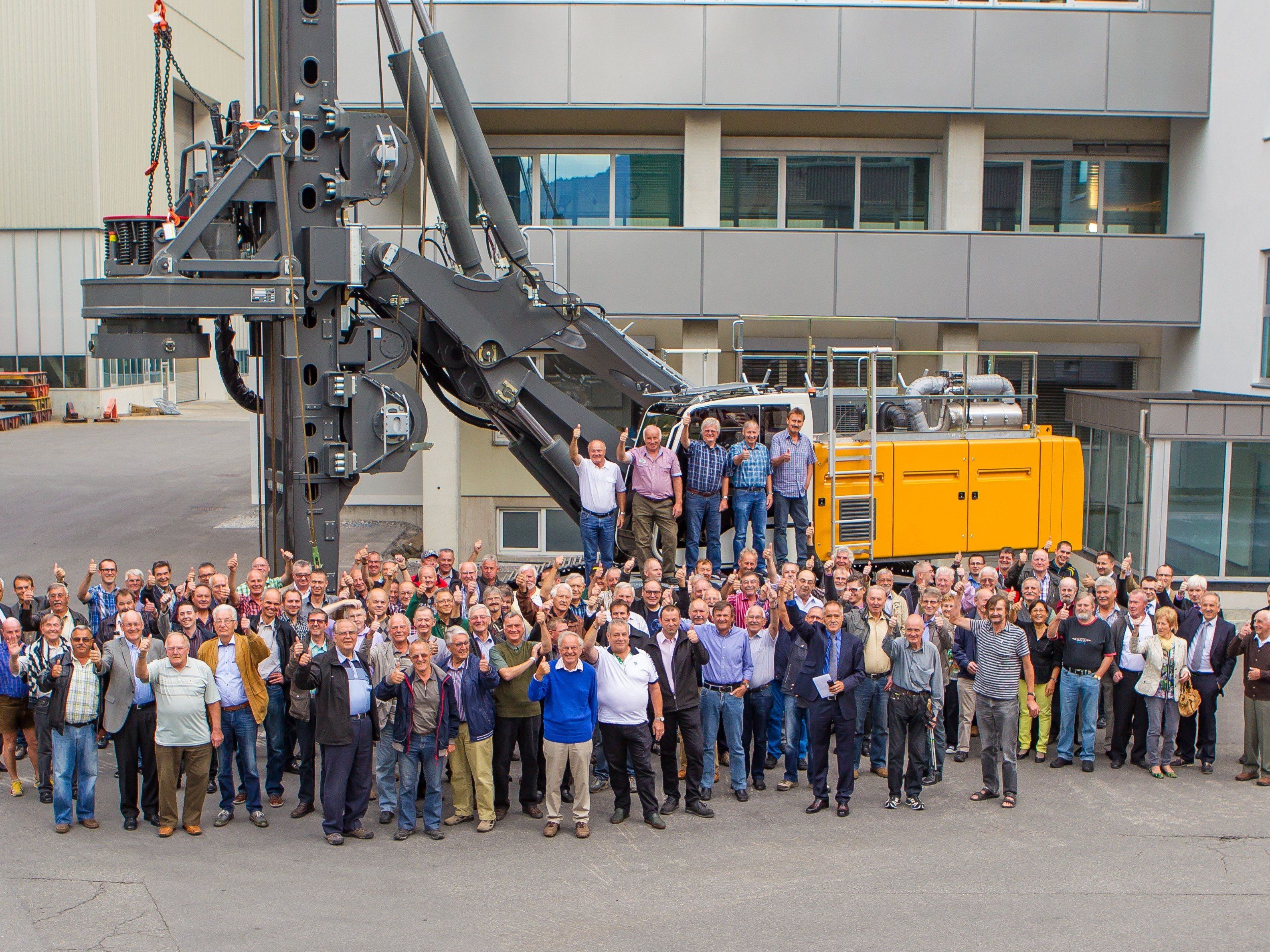 Die pensionierten Liebherr-Mitarbeiter hatten bei ihrem Besuch sichtlich Spaß. Die pensionierten Liebherr-Mitarbeiter hatten bei ihrem Besuch sichtlich Spaß.