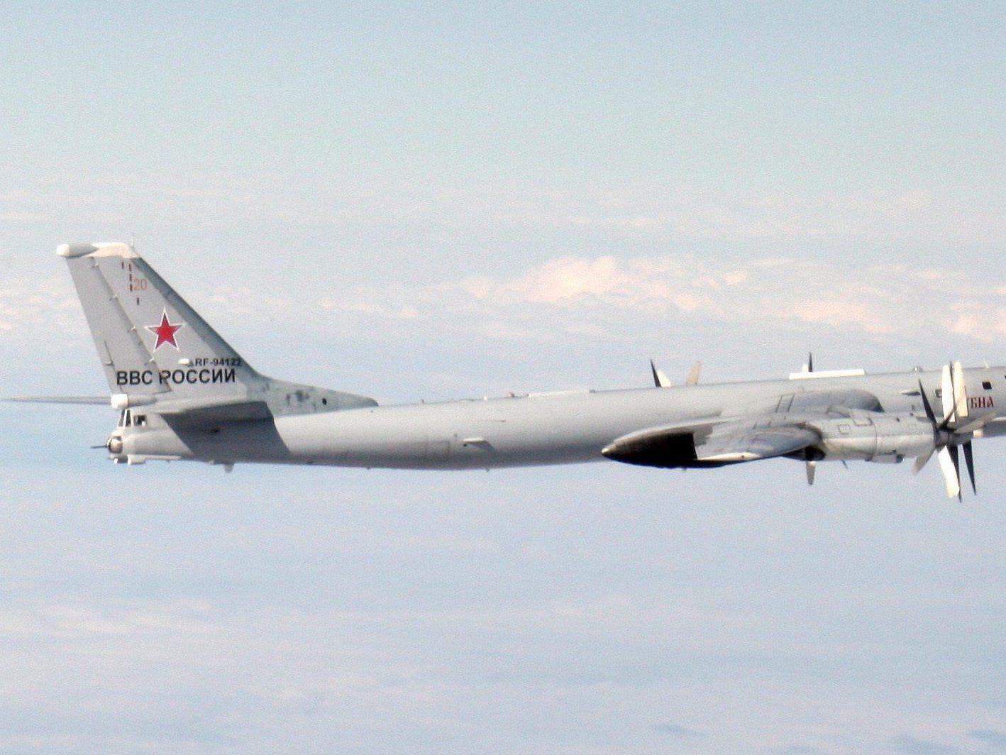 Bomber, U-Boote und Raketen - Moskau zeigt militärische Stärke