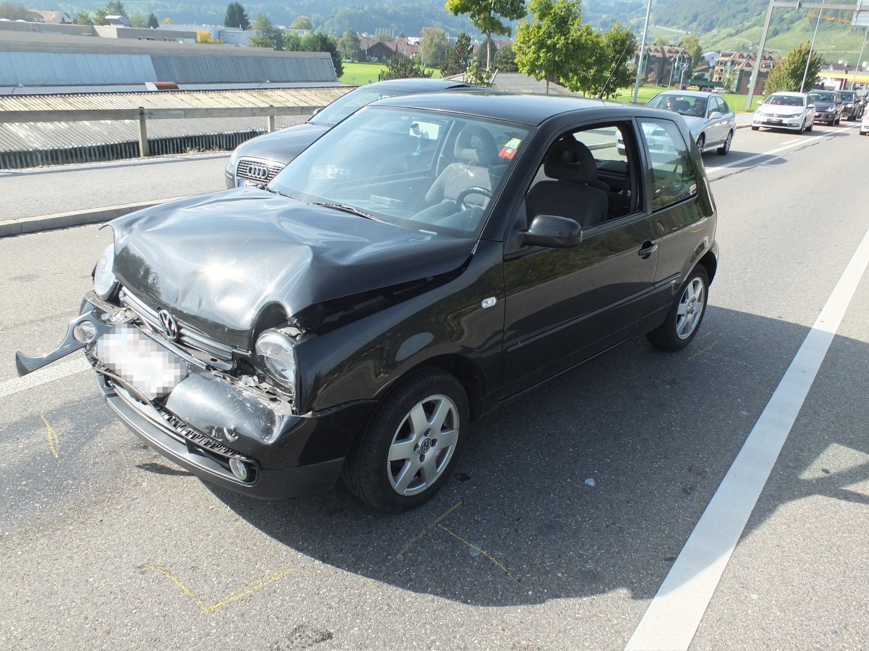 Obwohl ihm die Fahrerlaubnis bereits entzogen worden war, fuhr der Mann weiter und baute mit 2,5 Promille einen Unfall. Obwohl ihm die Fahrerlaubnis bereits entzogen worden war, fuhr der Mann weiter und baute mit 2,5 Promille einen Unfall.