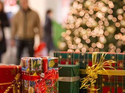 Viele Österreicher wollen heuer weniger schenken. Viele Österreicher wollen heuer weniger schenken.