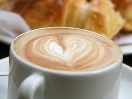 Eine Umfrage zeigt: Die meisten Österreicher lieben Kaffee.