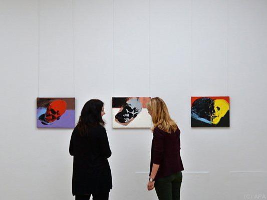 Besucherinnen der Kunstsammlung Chemnitz