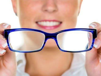 Mit unseren einfachen Tipps können beschlagene Brillengläser verhindert werden.