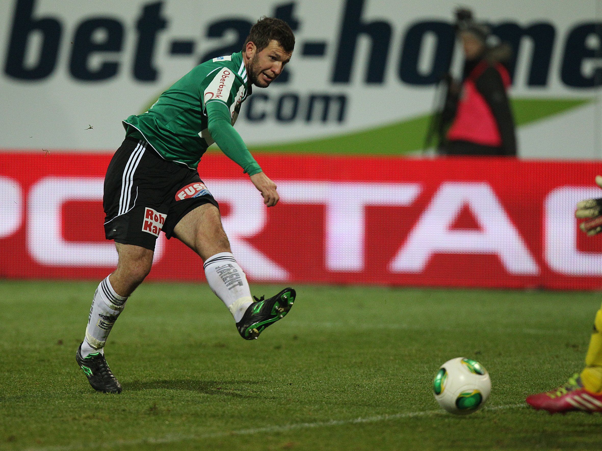 SV Horn-Spieler Andreas Schicker verlor seine Hand nach einem Unfall mit einem Knallkörper. SV Horn-Spieler Andreas Schicker verlor seine Hand nach einem Unfall mit einem Knallkörper.