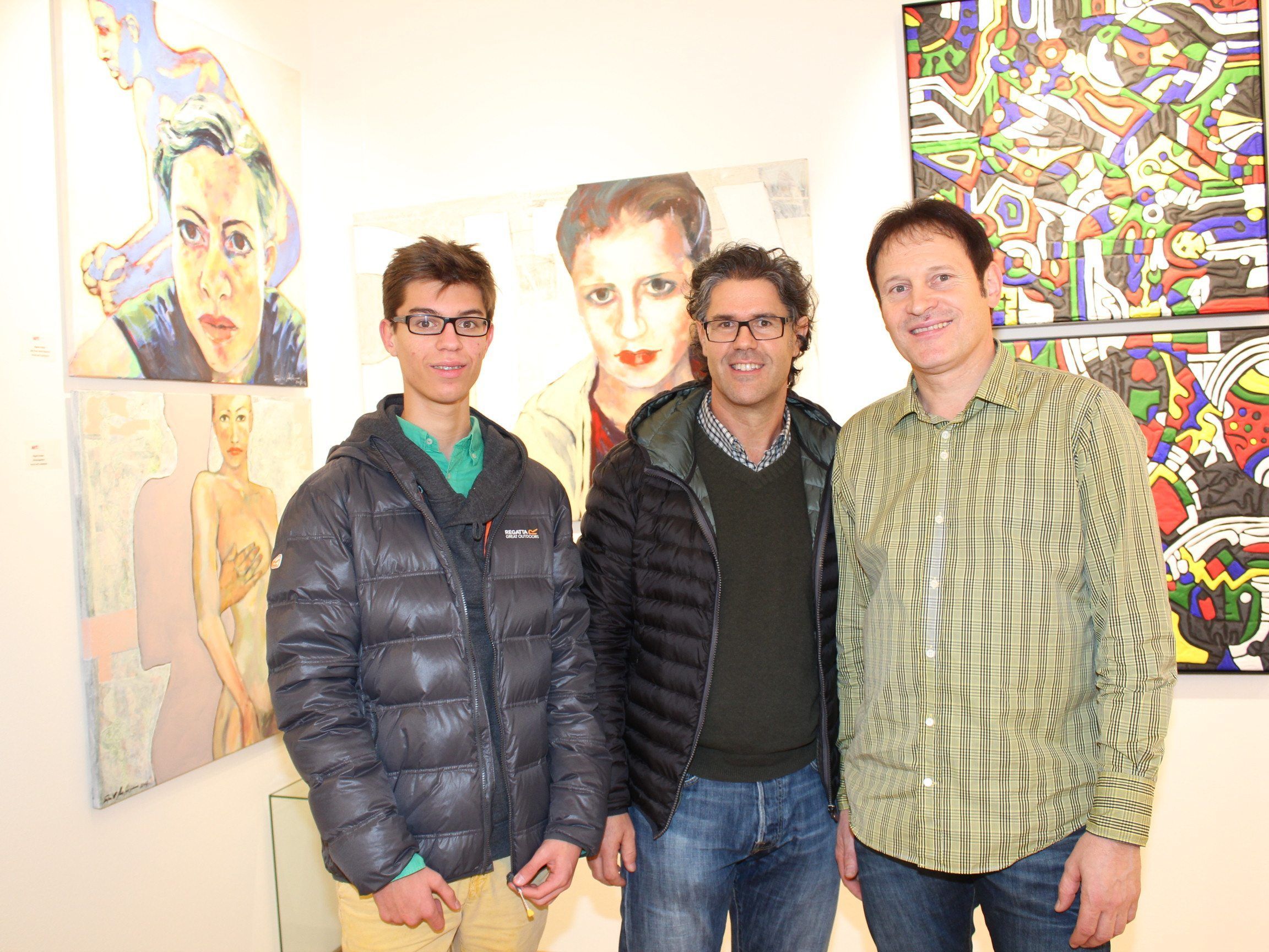 Leonhard und Dr. Ingo Plötzeneder mit Galerist Werner Böhler. Leonhard und Dr. Ingo Plötzeneder mit Galerist Werner Böhler.