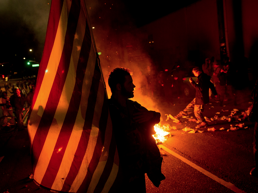 Gewalttätige Proteste erschüttern Ferguson und viele andere Teile der USA.