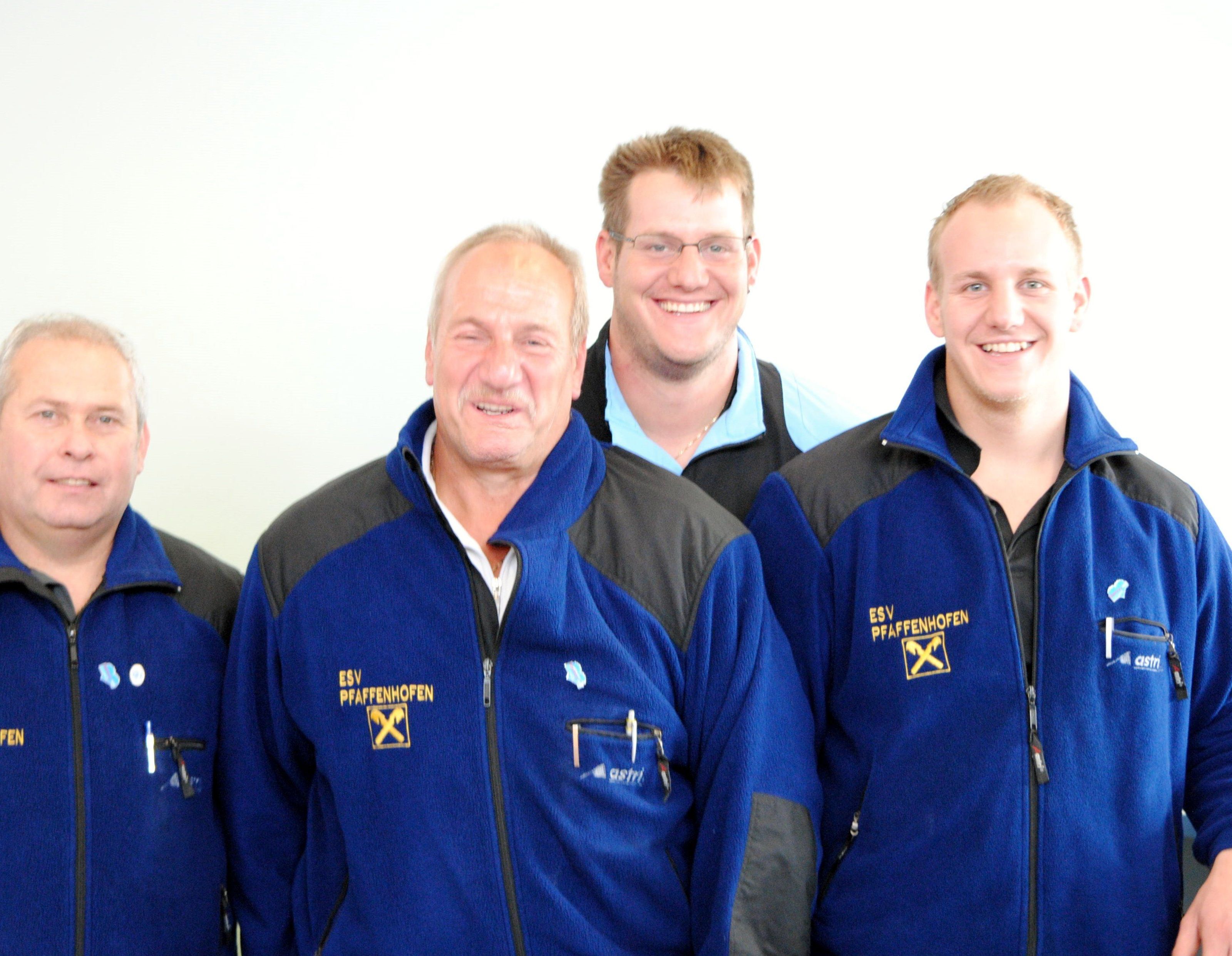 Turniersieger der Gruppe ROT - ESV Pfaffenhofen mit Manfred, Martin und Wolfgang Meil sowie Franz Müssigang Turniersieger der Gruppe ROT - ESV Pfaffenhofen mit Manfred, Martin und Wolfgang Meil sowie Franz Müssigang
