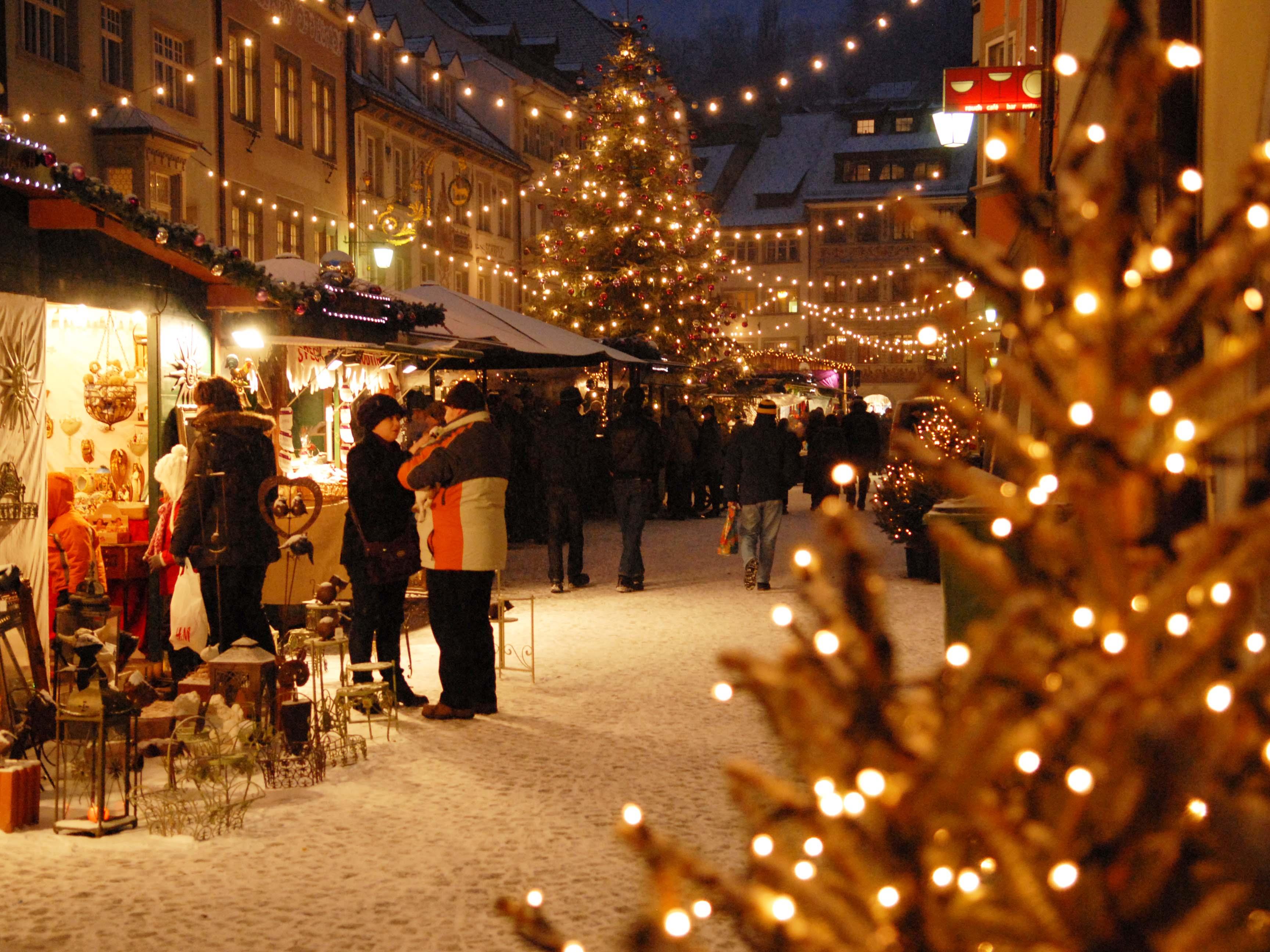 Der Weihnachtsmarkt wird in Feldkirch am Freitag, 28.11. um 17 Uhr eröffnet.
