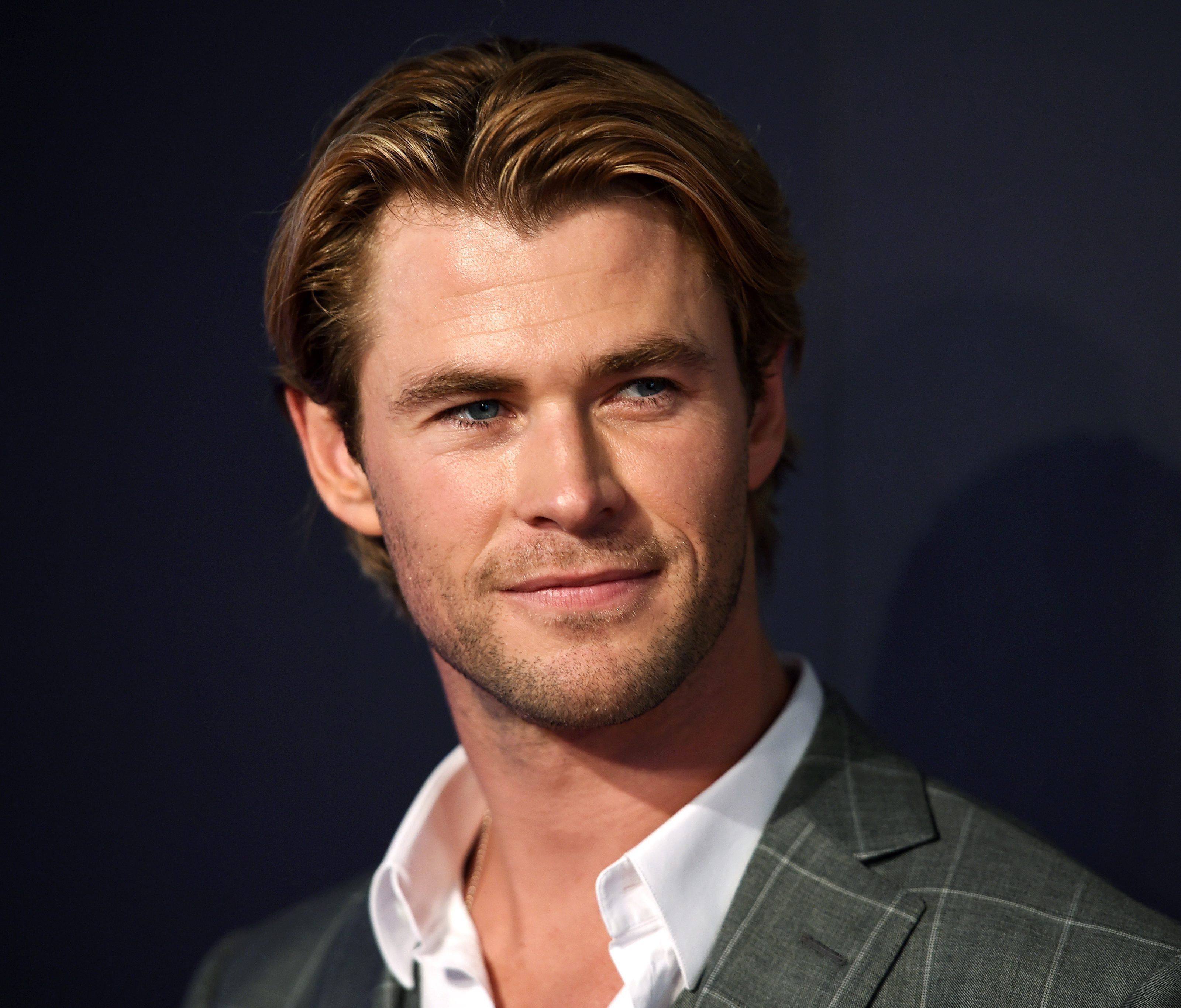 Chris Hemsworth trägt nun für einen Jahr den Titel "Sexiest Man Alive".