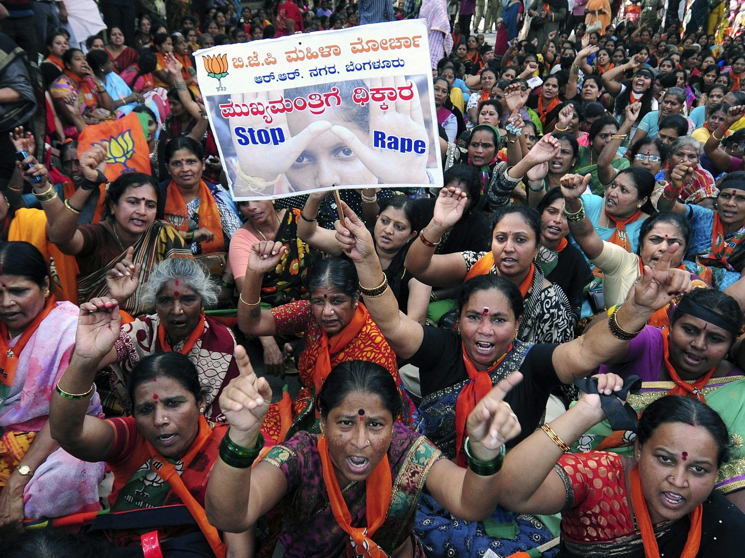 Proteste gegen Gewalt an Frauen und Kindern am 4. November 2014 in Bangalore
