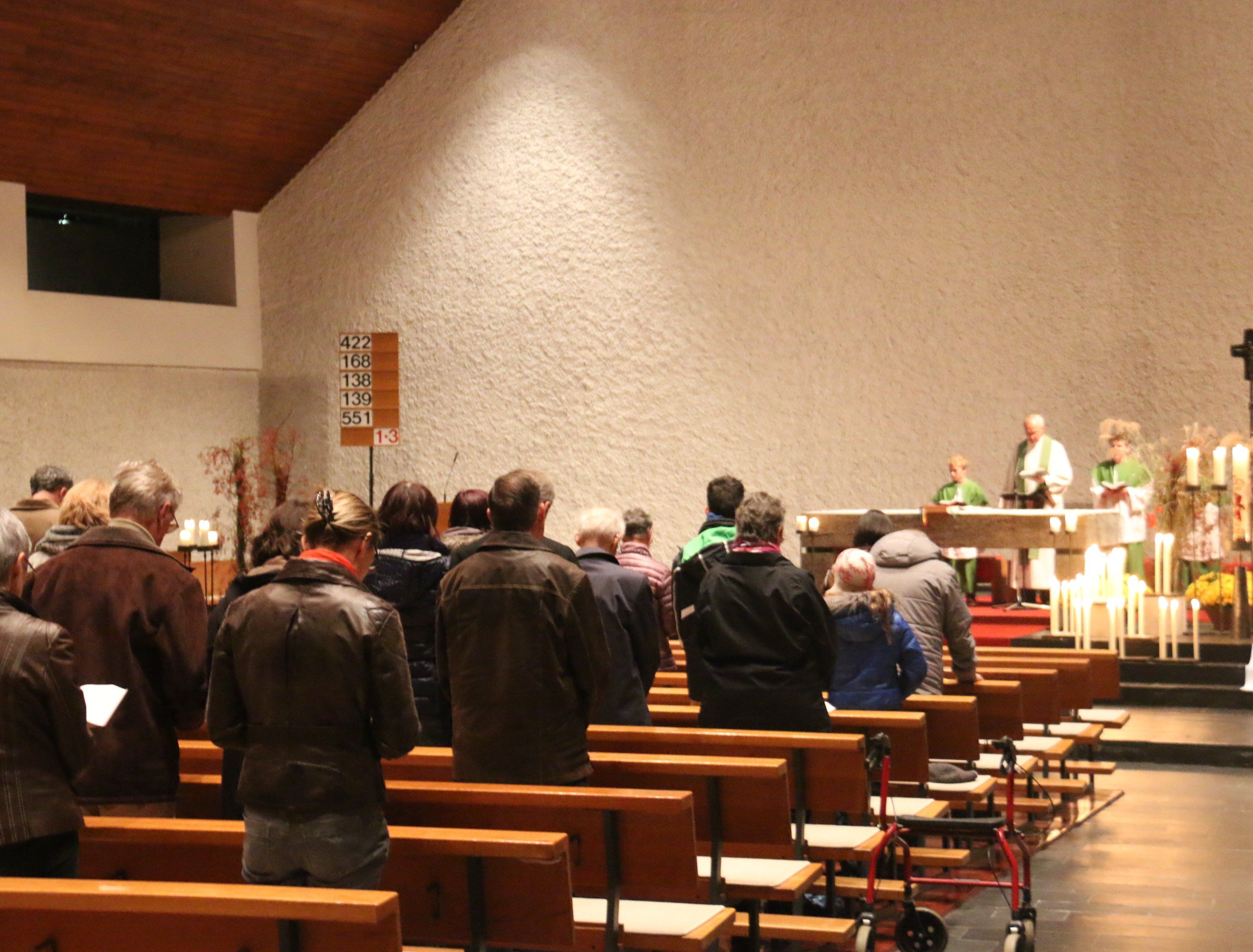 An den Wänden der St. Josef Kirche sind elf Infosäulen der Caritas installiert – diese erzählen die 90-jährige Geschichte. An den Wänden der St. Josef Kirche sind elf Infosäulen der Caritas installiert – diese erzählen die 90-jährige Geschichte.