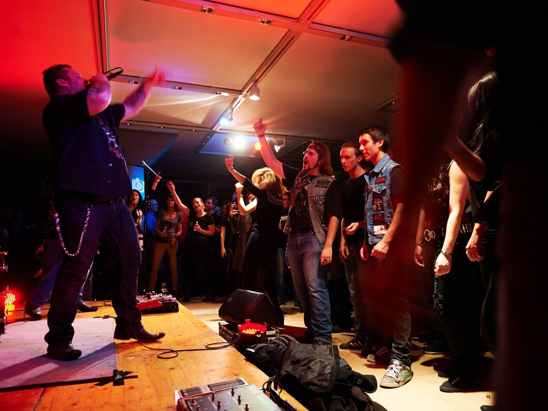 19 Lokale sorgen für Partystimmung und für jeden Geschmack ist die passende Musik dabei. 19 Lokale sorgen für Partystimmung und für jeden Geschmack ist die passende Musik dabei.
