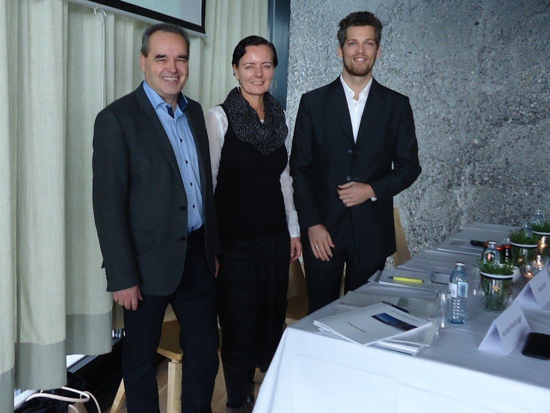 Helmut Blank (Obmann Tourismusverband Bregenzerwald), Herlinde Moosbrugger (Geschäftsführerin Bregenzerwald Tourismus GmbH), Philipp Neumüller (Österreich Werbung, Markt Schweiz). Helmut Blank (Obmann Tourismusverband Bregenzerwald), Herlinde Moosbrugger (Geschäftsführerin Bregenzerwald Tourismus GmbH), Philipp Neumüller (Österreich Werbung, Markt Schweiz).