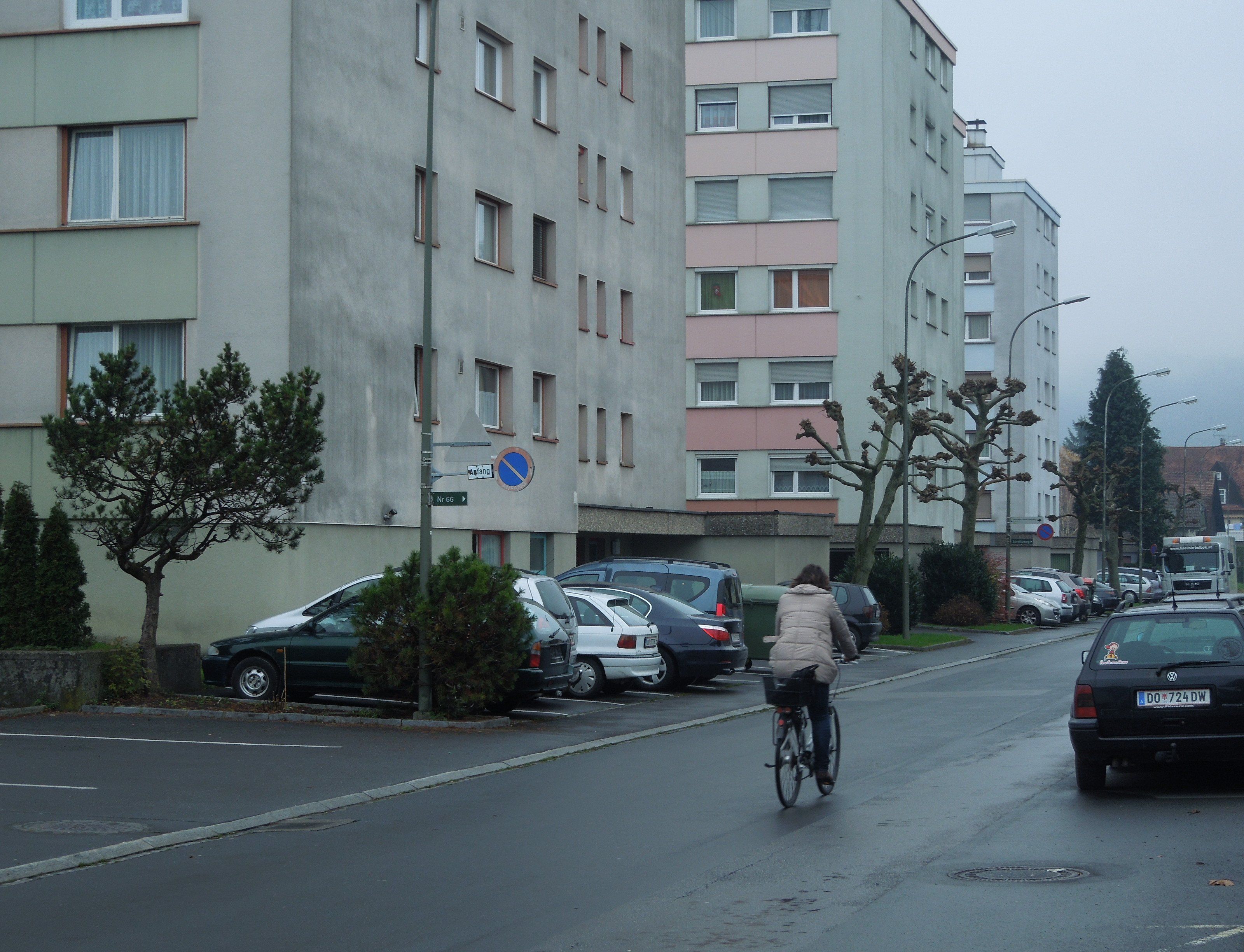 Die Anrainer in der Hofsteigstraße werden in Kürze über die Parksituation informiert. Die Anrainer in der Hofsteigstraße werden in Kürze über die Parksituation informiert.