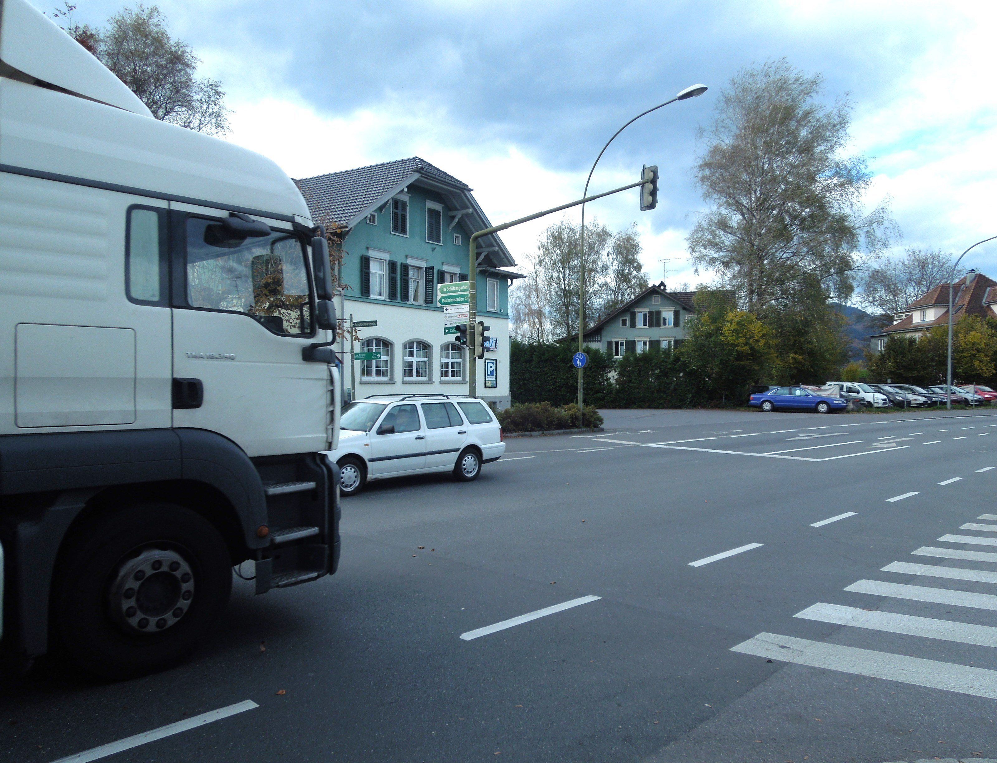 Verkehrskolonnen auf der Reichsstraße bzw. Hohenemserstraße erhitzen die Gemüter im Bürgerforum. Verkehrskolonnen auf der Reichsstraße bzw. Hohenemserstraße erhitzen die Gemüter im Bürgerforum.