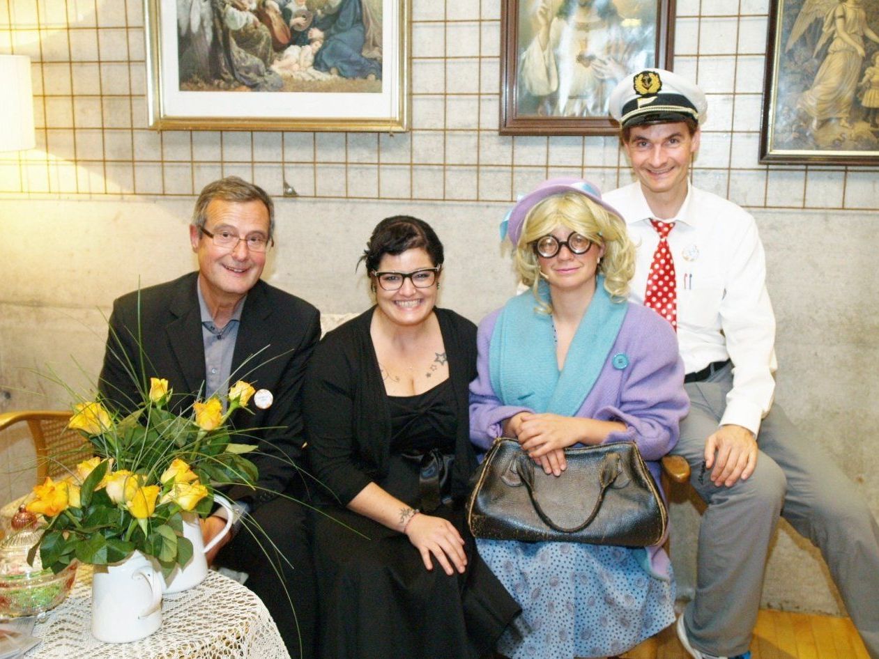 Hartwig Längle (Geschäftsführer des Sozialzentrums), Nicole Beck (Offene Jugendarbeit Lebensraum Vorderland), Silvana Marte - Bastiani und Dietmar Max Burger bei den Feierlichkeiten zum 30 Jahr- Jubiläum im Frödischsaal. Hartwig Längle (Geschäftsführer des Sozialzentrums), Nicole Beck (Offene Jugendarbeit Lebensraum Vorderland), Silvana Marte - Bastiani und Dietmar Max Burger bei den Feierlichkeiten zum 30 Jahr- Jubiläum im Frödischsaal.