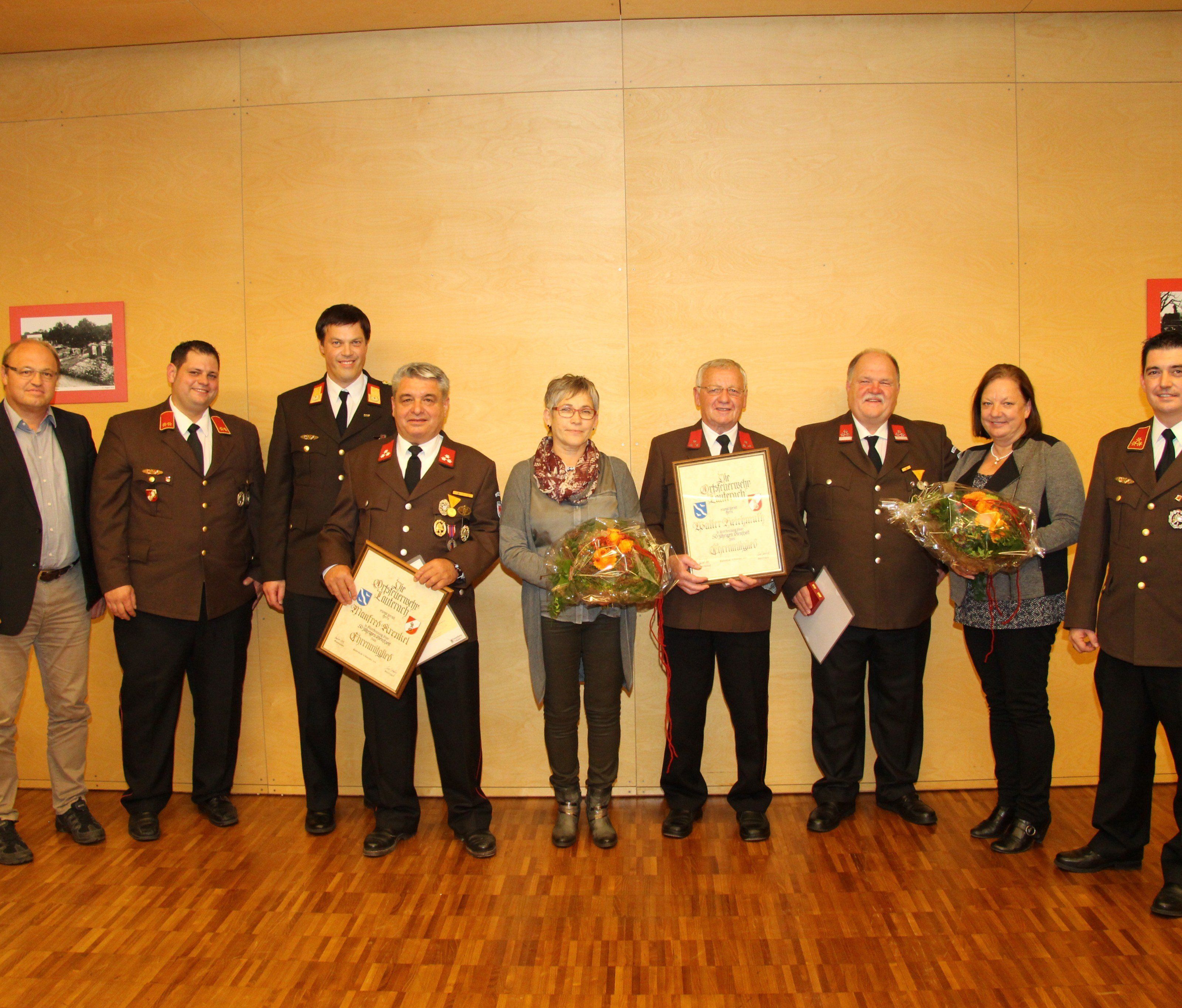 Ehrungen beim Kameradschaftsabend der Feuerwehr Ehrungen beim Kameradschaftsabend der Feuerwehr