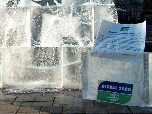 Global 2000 machte im Dezember 2008 am Wiener Karlsplatz auf die Klimaerwärmung aufmerksam