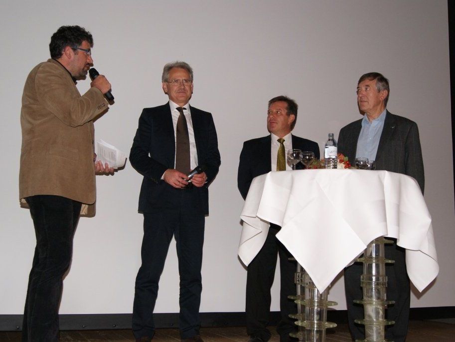 Michael Kasper im Interview mit Christof Germann, Arno Fitz und Adrian Kutter. Michael Kasper im Interview mit Christof Germann, Arno Fitz und Adrian Kutter.