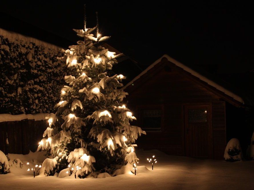 Weihnachtsmette mit Glühmost, Punsch und Spendenaktion. Weihnachtsmette mit Glühmost, Punsch und Spendenaktion.