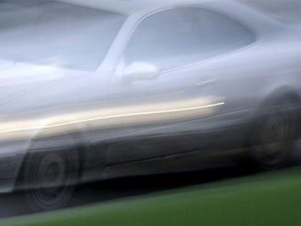 Mit dem Auto wollte der Mann zur "Jobsuche" davonbrausen. Mit dem Auto wollte der Mann zur "Jobsuche" davonbrausen.