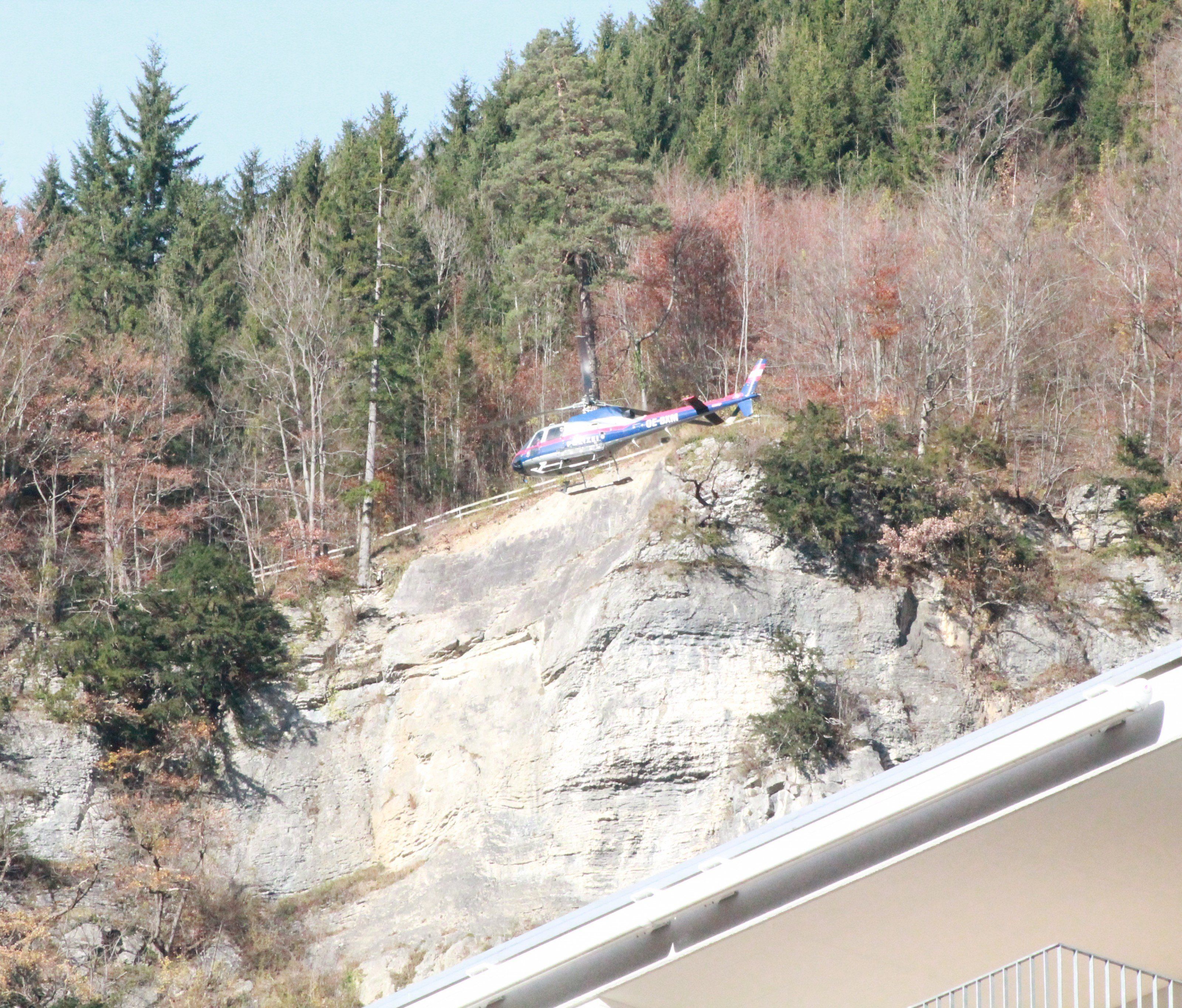 Die "Libelle" im Sucheinsatz oberhalb von Bludenz. Die "Libelle" im Sucheinsatz oberhalb von Bludenz.