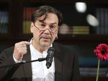 Juri Andruchowytsch bei seiner Eröffnungsrede. Juri Andruchowytsch bei seiner Eröffnungsrede.