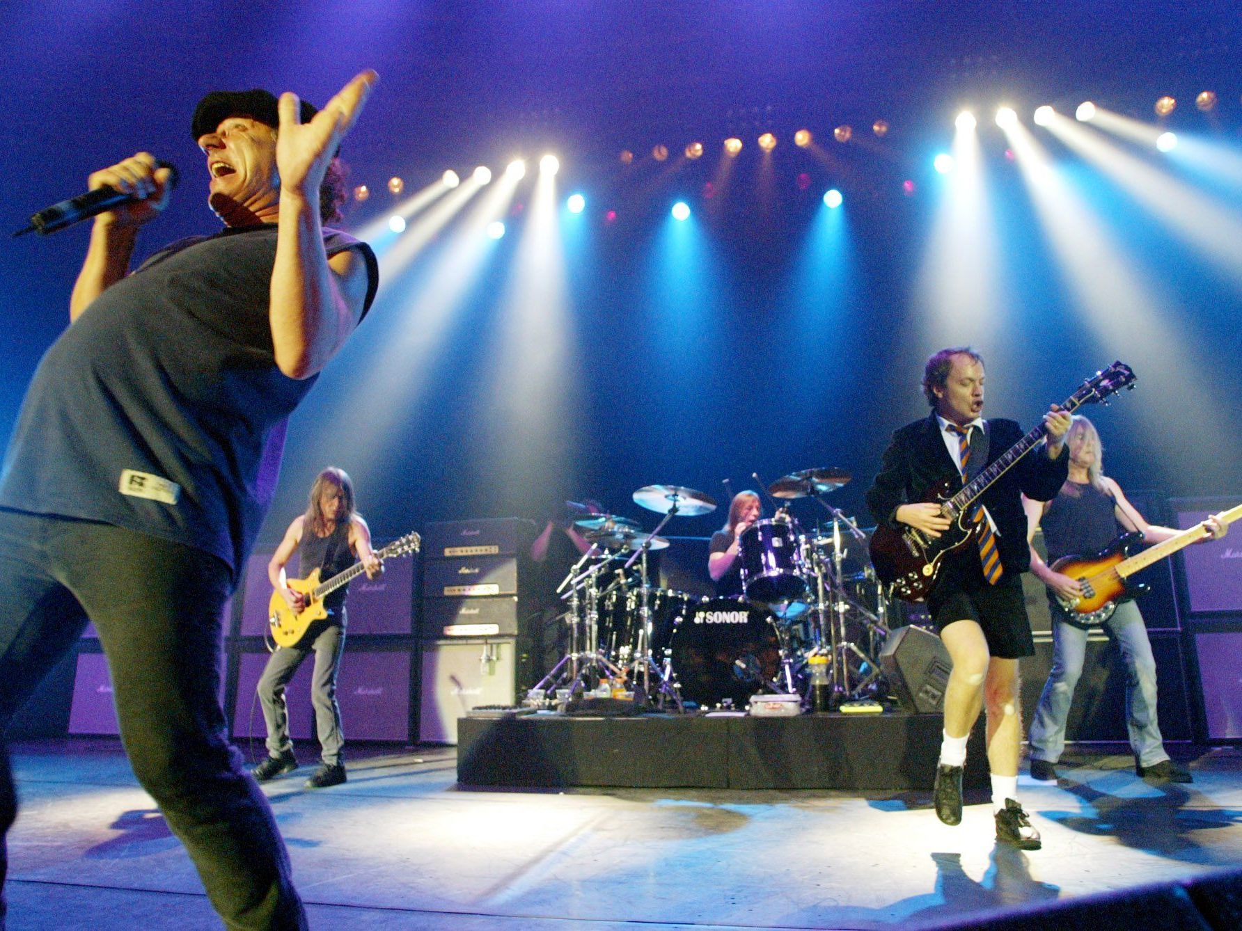 AC/DC-Schlagzeuger Phil Rudd wollte offenbar Auftragskiller anheuern. AC/DC-Schlagzeuger Phil Rudd wollte offenbar Auftragskiller anheuern.