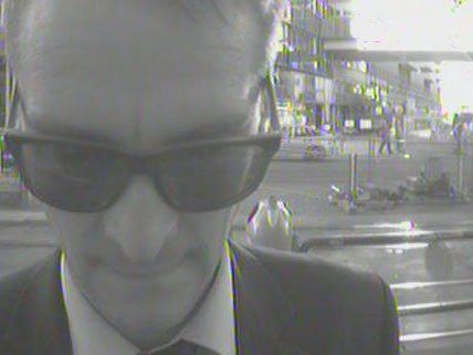 Dieser Mann versuchte mit der gestohlenen Kreditkarte Bargeld zu beheben. Dieser Mann versuchte mit der gestohlenen Kreditkarte Bargeld zu beheben.