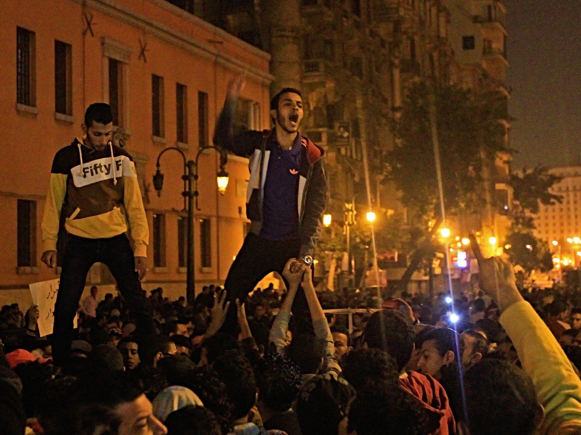 Proteste auf dem Tahrir-Platz in Kairo, nachdem die Anklage gegen Mubarak fallen gelassen wurde.