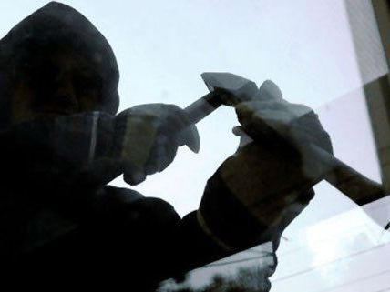Die Täter verschafften sich über ein Fenster Zugang zum "Faschingsprinz" und entwedeten hundertausende Euro." Die Täter verschafften sich über ein Fenster Zugang zum "Faschingsprinz" und entwedeten hundertausende Euro."