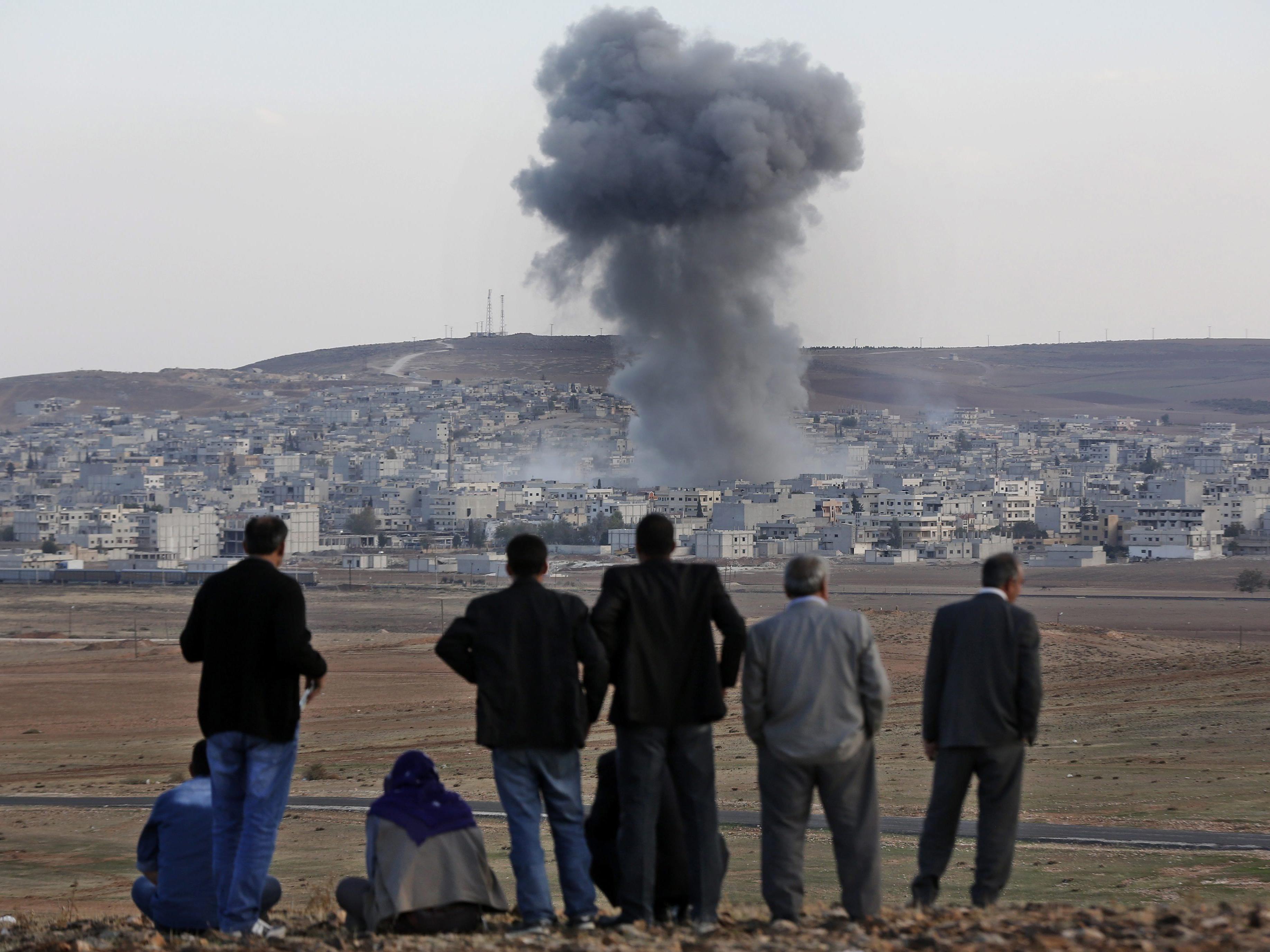 IS-Kämpfer sollen Kobane erstmals von der Türkei aus angegriffen haben.