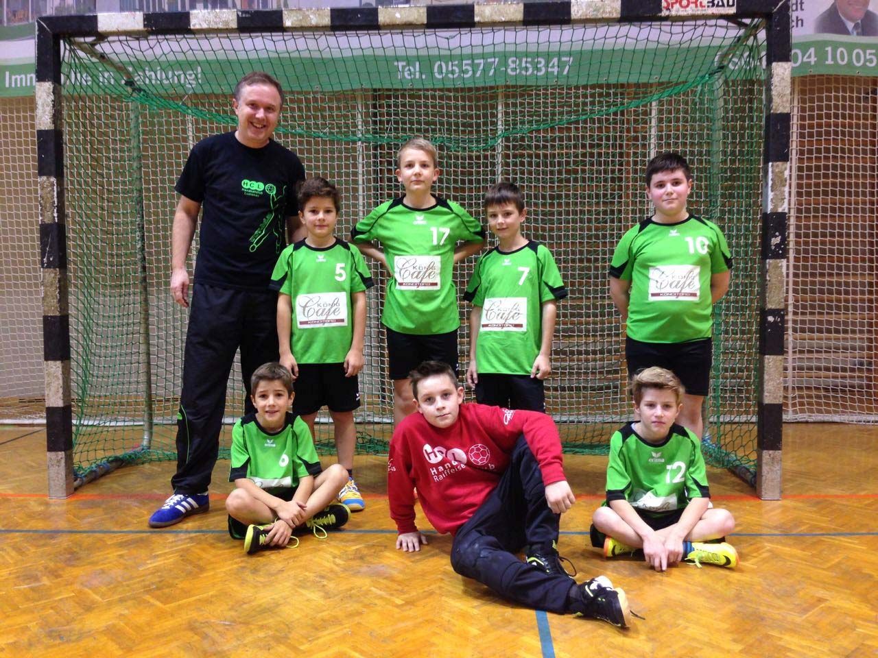 Männliche U10 mit Trainer Peter Niksic Männliche U10 mit Trainer Peter Niksic