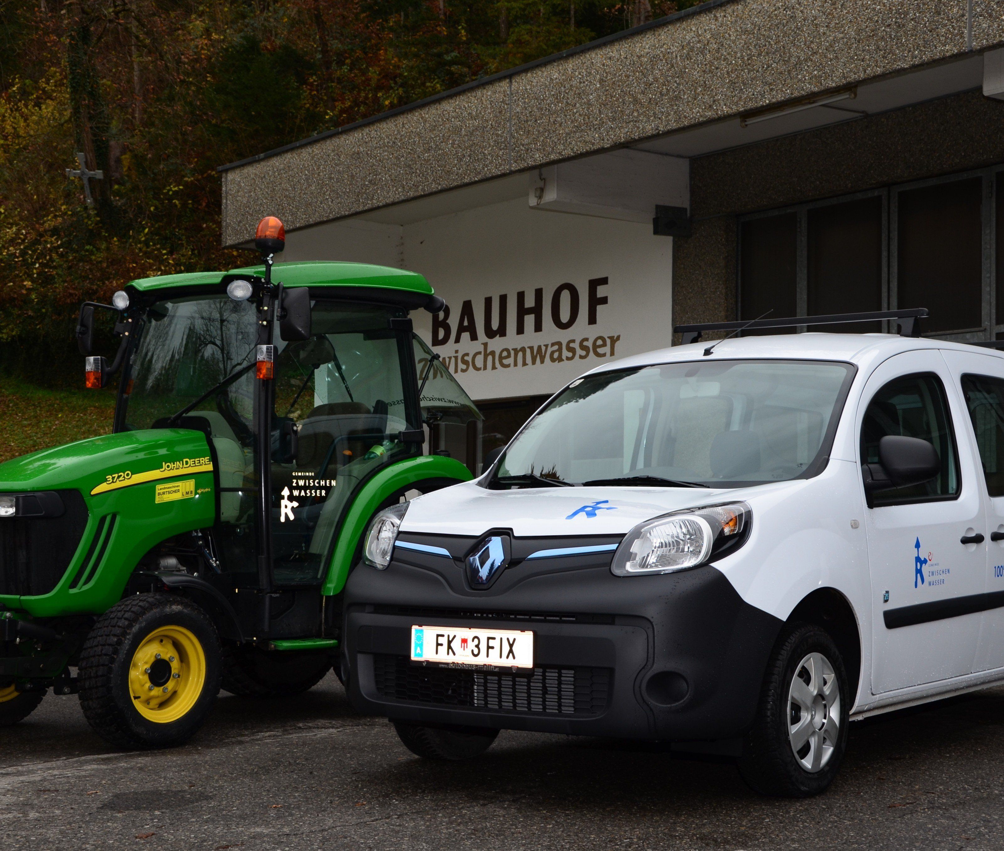 Die beiden neuen Fahrzeuge im Fuhrpark des Bauhof Zwischenwasser Die beiden neuen Fahrzeuge im Fuhrpark des Bauhof Zwischenwasser