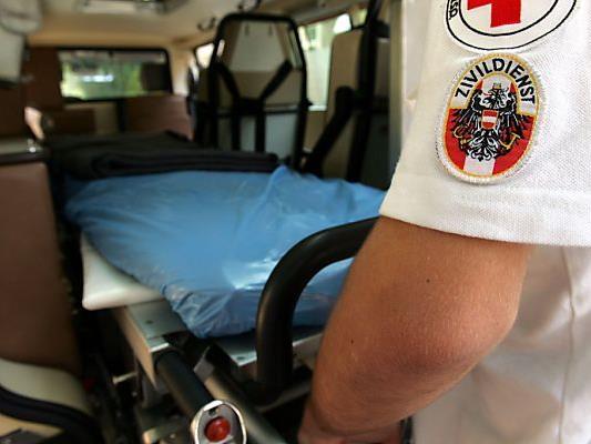 Beide Unfallbeteiligten mussten verletzt ins Krankenhaus Hohenems eingeliefert werden.