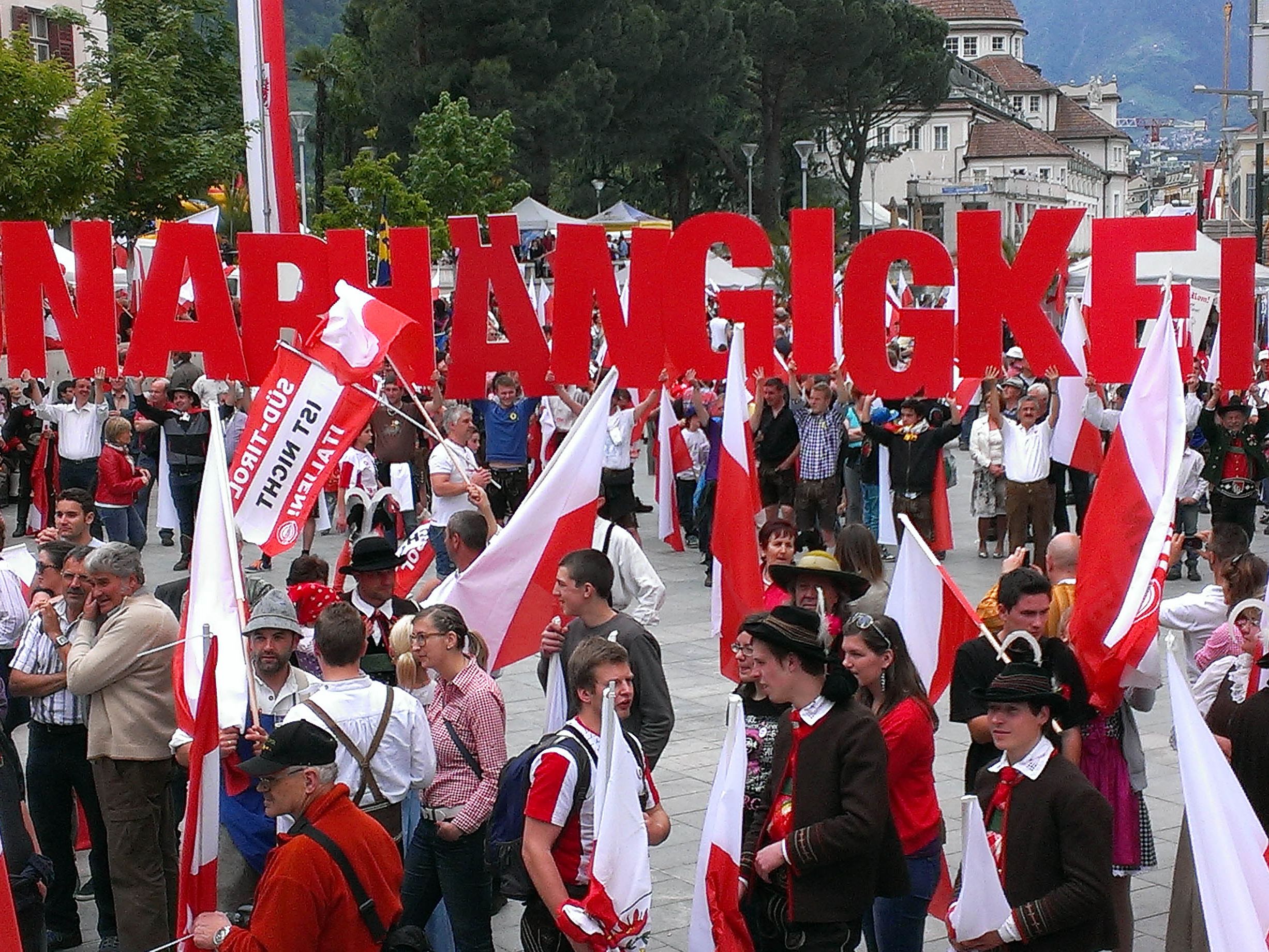 Immer wieder kommt es in Südtirol zu Kundgebungen für die Selbstbestimmung. Immer wieder kommt es in Südtirol zu Kundgebungen für die Selbstbestimmung.