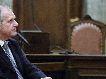 Ernst Strasser hat in seiner Haft bereits eine Beschäftigung gefunden. Ernst Strasser hat in seiner Haft bereits eine Beschäftigung gefunden.