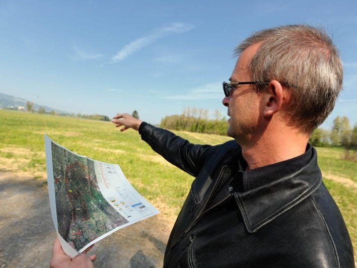 Bei Wolfgang Suske laufen viele Fäden des Riedstraßenprojekts zusammen. Bei Wolfgang Suske laufen viele Fäden des Riedstraßenprojekts zusammen.