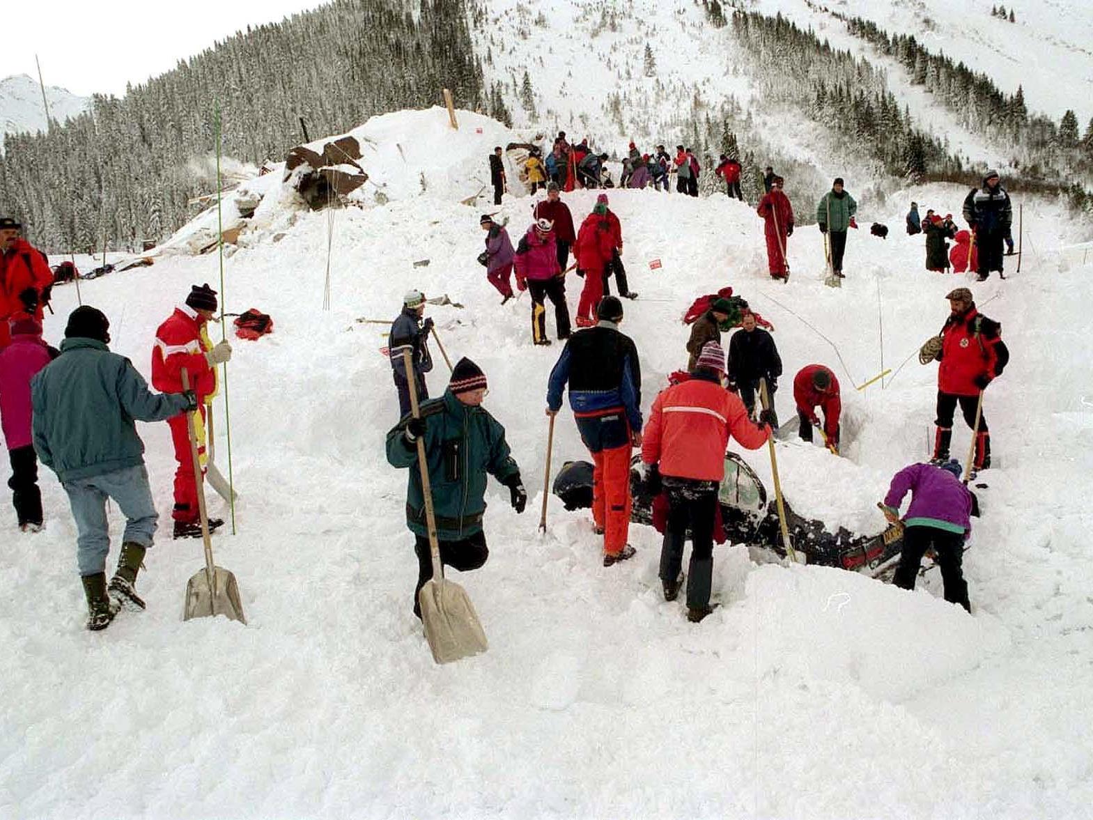 1999 - Bei einem Lawinenunglück im Jamtal bei Galtür in Tirol kommen neun deutsche Touristen ums Leben.