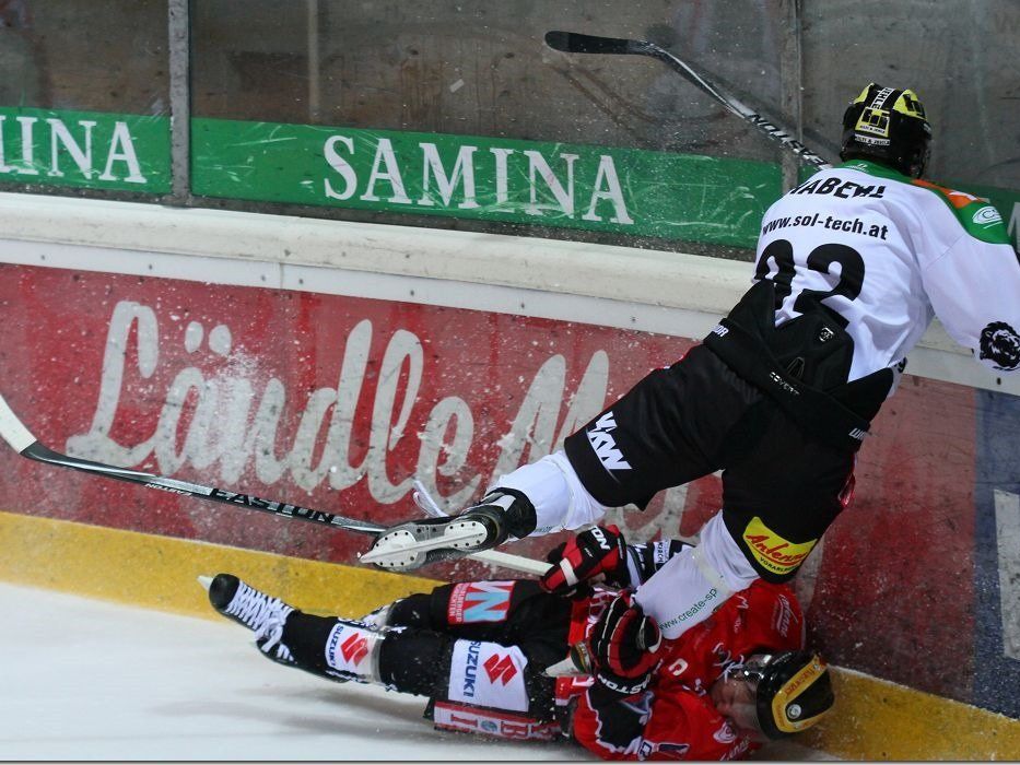 Wirbel um die Dauer der Sperre von EHC Lustenau-Crack Thomas Auer. Wirbel um die Dauer der Sperre von EHC Lustenau-Crack Thomas Auer.
